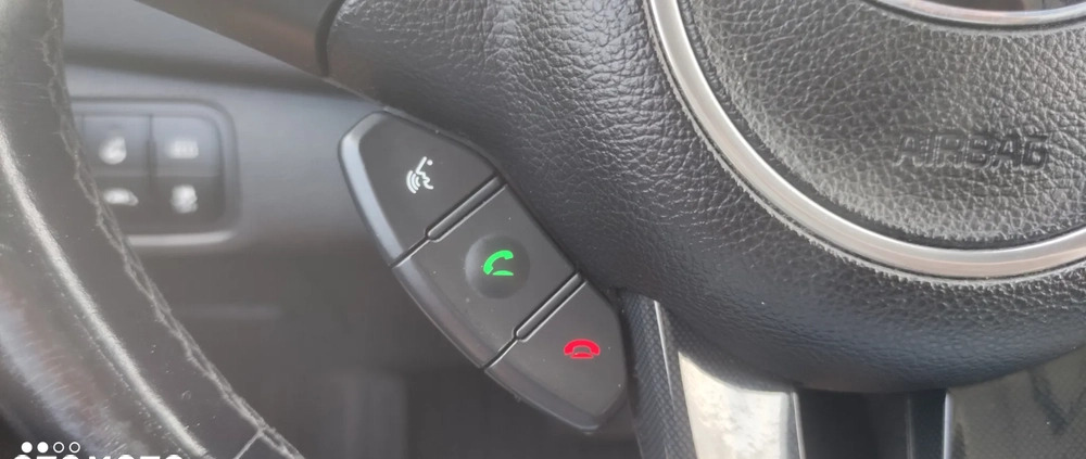 Kia Carens cena 44999 przebieg: 183000, rok produkcji 2015 z Chodzież małe 781